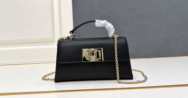 What Makes the Furla 1927 Mini Bag Work for Everyday Use?
