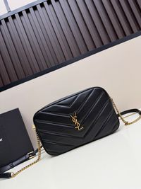 <p>Yves Saint Laurent Loulou Shoulder Bag:Size and Capacity</p>