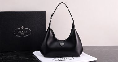 <p>Prada Shoulder Bag Comparison Leather,Curved Styles,and Re-Nylon</p>