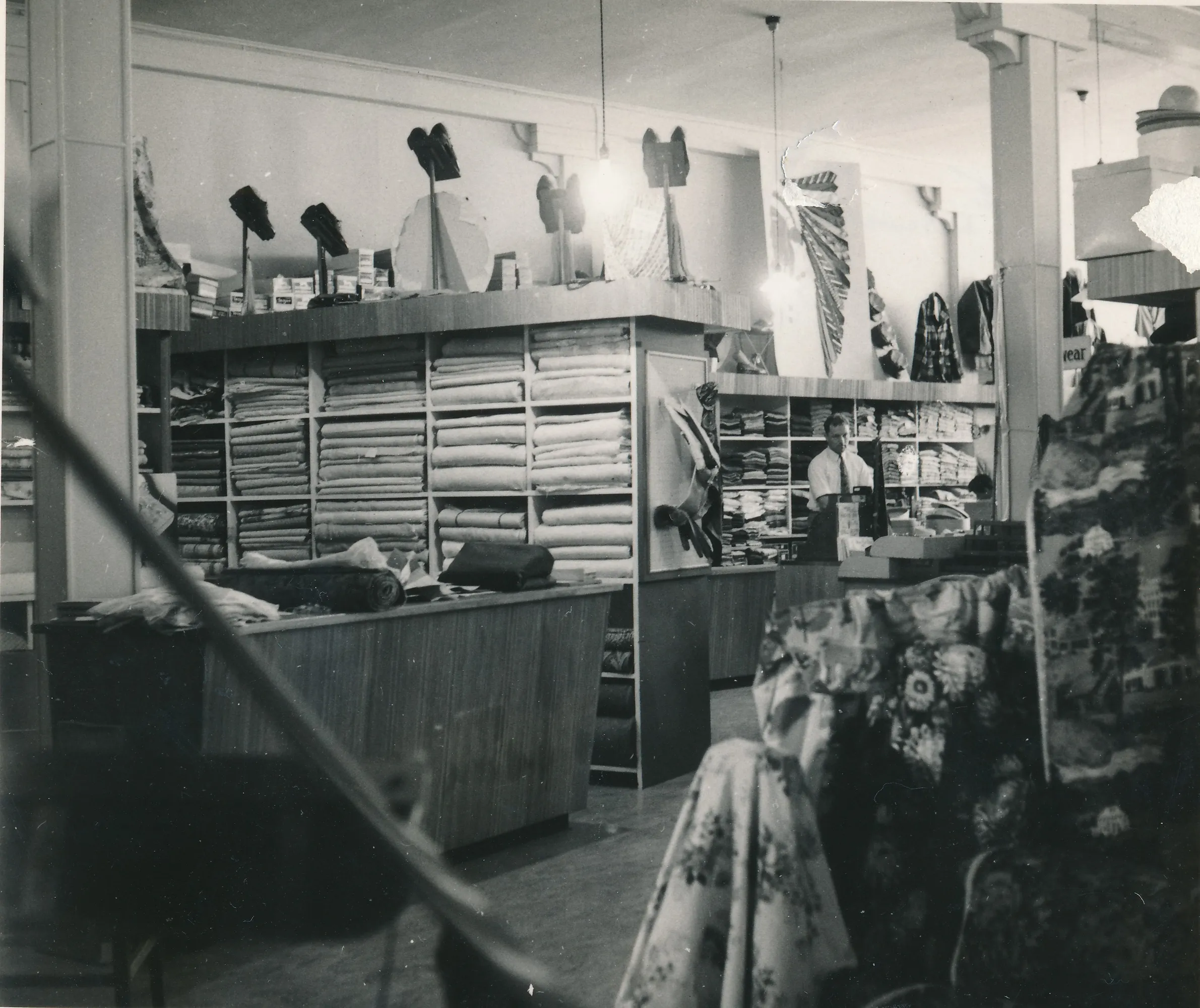 Historical black and white photograph from 1952 showing the early days of the MBA program with students and faculty in a classroom setting. No specific individuals should be identifiable in this academic environment.