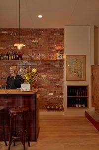 <p>Geelong Wine Producers: A Claret Guide</p>