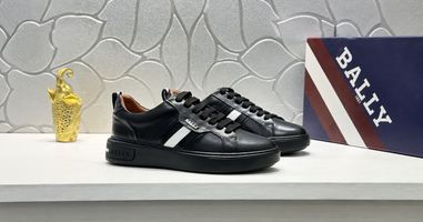 <p>Bally Men Shoes Outline vs Manto Runner—Which Sneaker Fits Your Routine Better?</p>